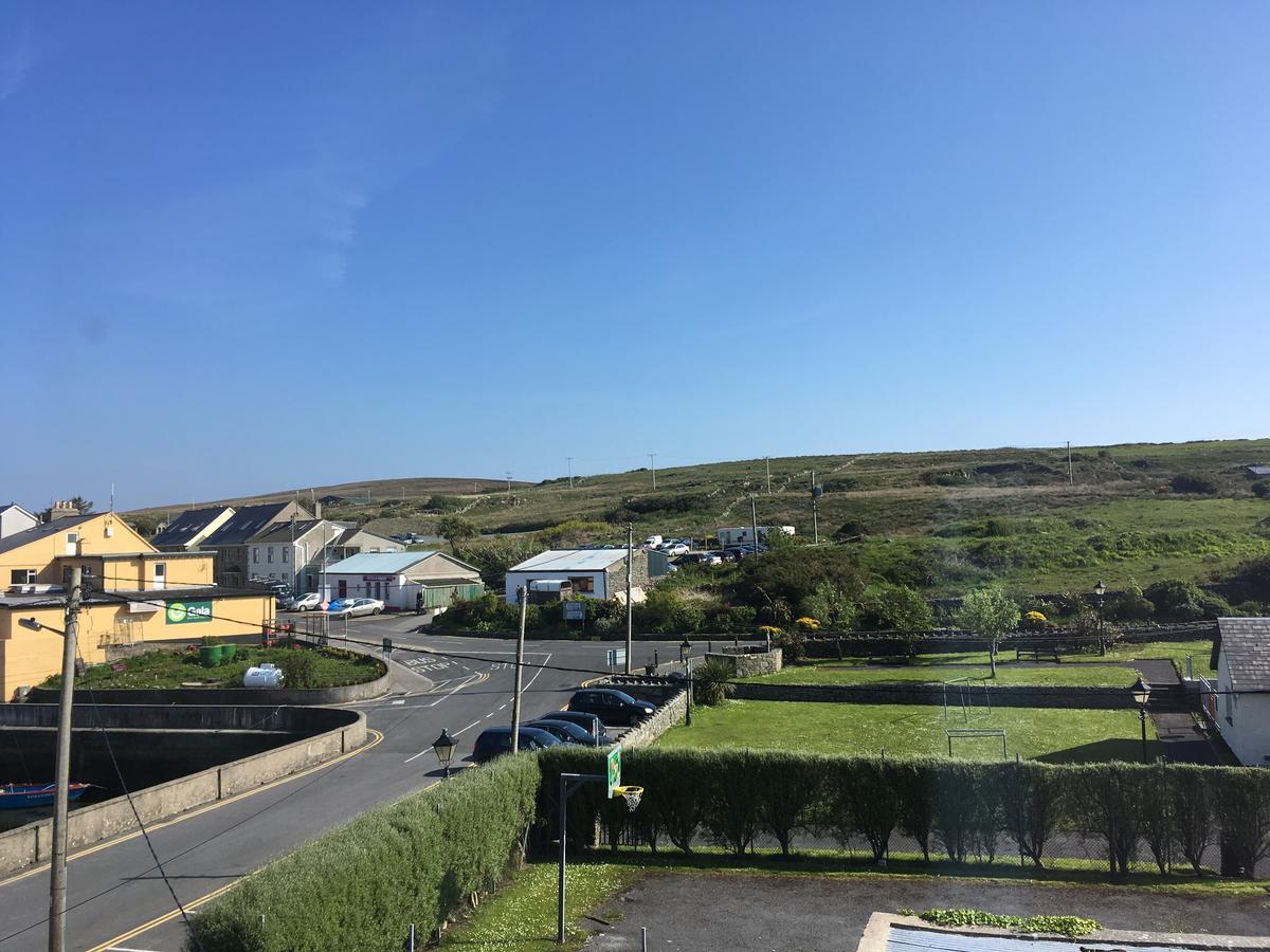 The Pier Bar , Cleggan Exterior foto